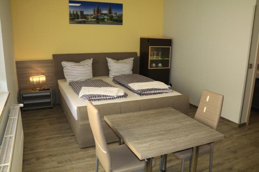 Pension Florion Bernburg Esterno foto